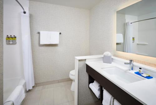 Holiday Inn Express & Suites Windsor East - Lakeshore, an IHG Hotel