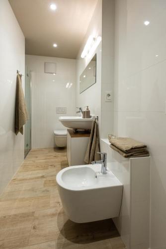 Avista Apartments Sky - Tap to explore photos