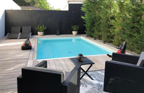 La Dolce Villa moderne avec piscine chauffée à Bordeaux Caudéran gîte à louer Golf Bordeaux Lac