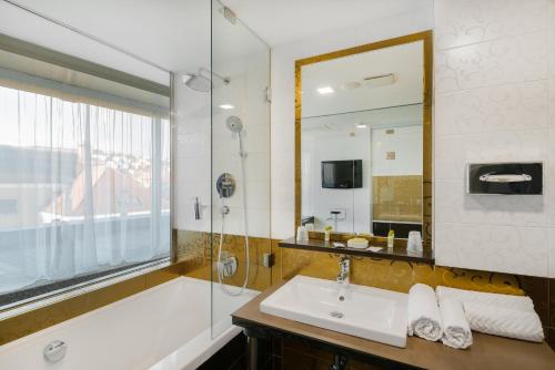 Bathroom, Corso Hotel Pecs in Pecs Downtown