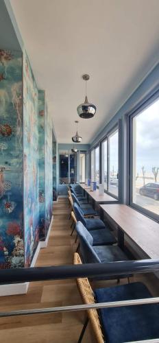 餐廳, Hôtel Restaurant L'Atelier des Cousins (Hotel Restaurant L'Atelier des Cousins) in 沙泰萊隆普拉格
