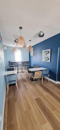 餐廳, Hôtel Restaurant L'Atelier des Cousins (Hotel Restaurant L'Atelier des Cousins) in 沙泰萊隆普拉格