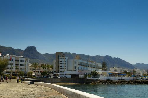 Perla Orient 21, A 1 bedroom luxury city apartment, sleeps up to 4, up to 50 megabit Wifi, walking d