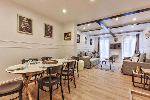 14 Luxury Flat Eiffel Design 1 5