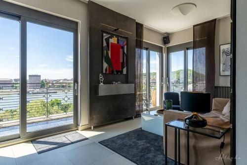 ORANGEHOMES 130 m2 APT with fantastic view to river Danube