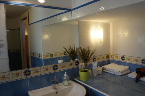 Double or Twin Room with Sea View image 6