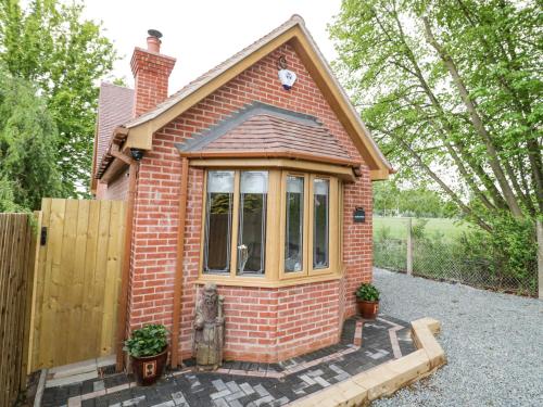 Globe Cottage - image 2