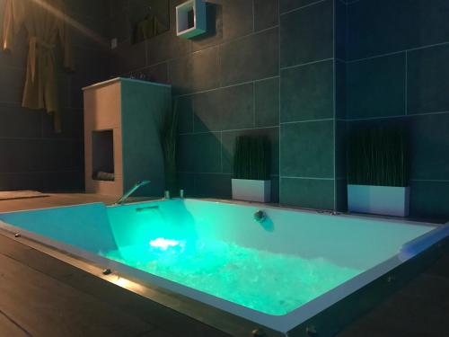Chambre avec spa by jordans collection - 화장실