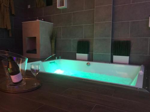 Chambre avec spa by jordans collection - 화장실