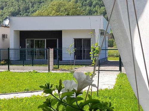 Three-Bedroom Villa image 9