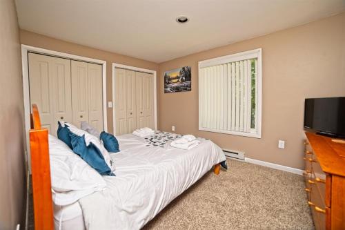 Private Waterville Estates 4 Bedroom Vacation Home in the White Mountains of NH - image 4
