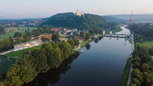 ทัศนียภาพภายนอกโรงแรม, Apartmán U řeky (Apartman U reky) in ฮลูโบกา นาด เวลทาวู