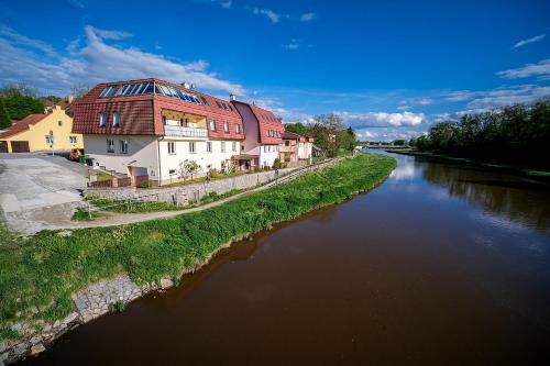 ทัศนียภาพภายนอกโรงแรม, Apartmán U řeky (Apartman U reky) in ฮลูโบกา นาด เวลทาวู
