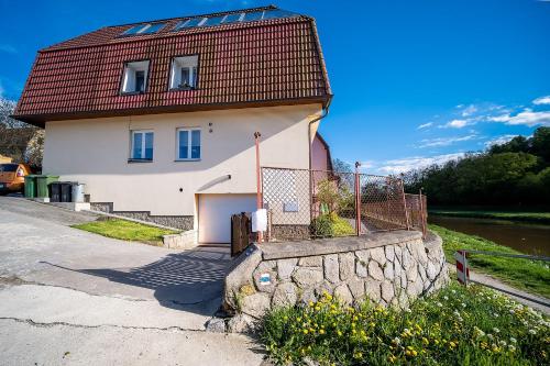 ทัศนียภาพภายนอกโรงแรม, Apartmán U řeky (Apartman U reky) in ฮลูโบกา นาด เวลทาวู