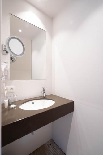 Budget Double Room image 4