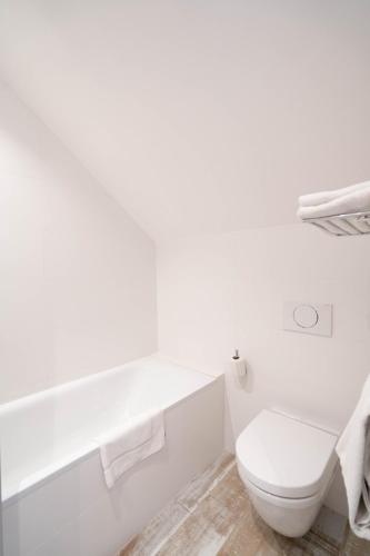 Budget Double Room image 5