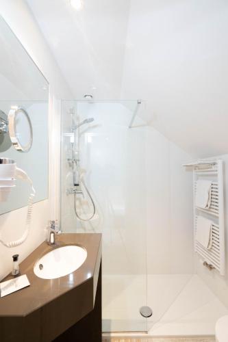 Budget Double Room image 6