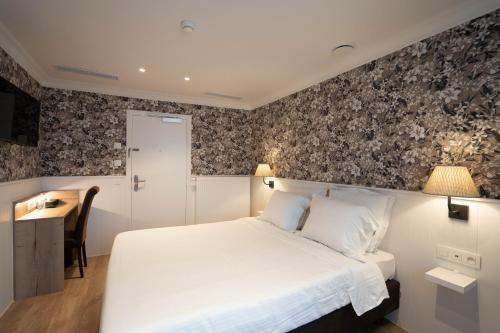 Standard Double Room image 7