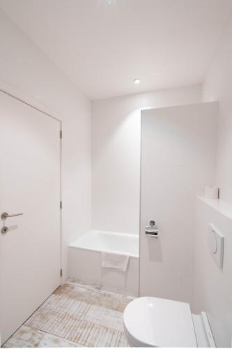 Budget Double Room image 10