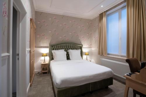 Budget Double Room image 3