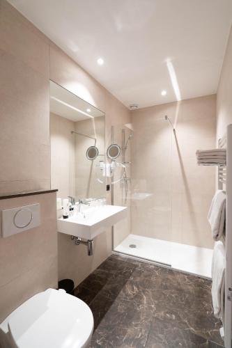 Standard Triple Room image 5