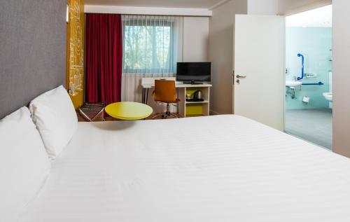ibis Styles Crewe - image 3