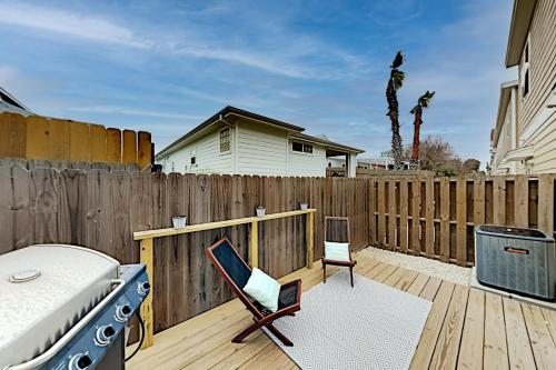 Kia Ora Casita - Pool & Waterslide - Walk to Beach townhouse - main image