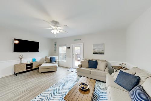 Kia Ora Casita - Pool & Waterslide - Walk to Beach townhouse - image 3