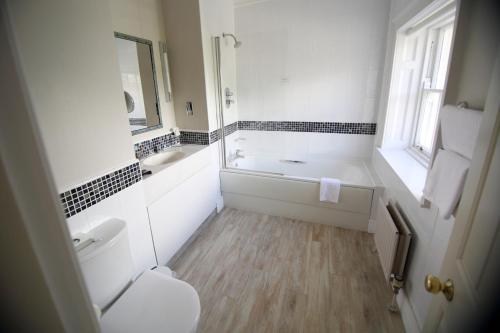 Mercure Gloucester Bowden Hall Hotel - image 6