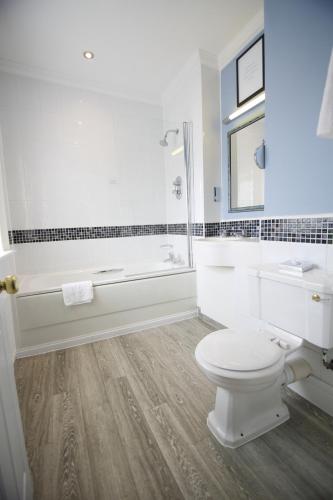 Mercure Gloucester Bowden Hall Hotel - image 8