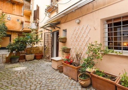 Independent with garden heart of trastevere John Cabot 2
