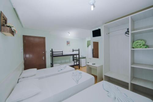 1 double bed, 3 twin beds