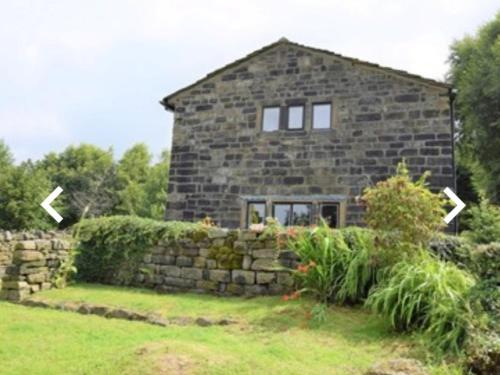 Greave farmhouse 3-Bed Cottage in Todmorden