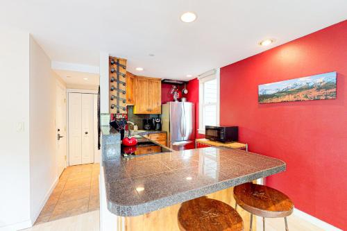 Pacific Ave West 615 - Mountain View Penthouse - main image