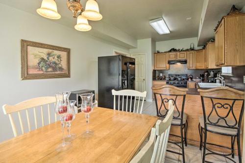 Cozy House with Yard and Fireplace - 3 Mi to UH!