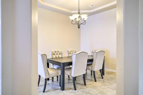 Family Retreat 2 Blocks to Sonoma Golf Club! - main image