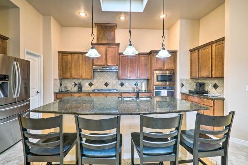 Family Retreat 2 Blocks to Sonoma Golf Club! - image 4