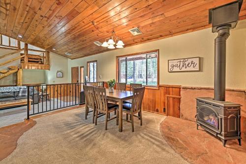 Expansive Family Cabin with 2 Decks and Game Room - image 3