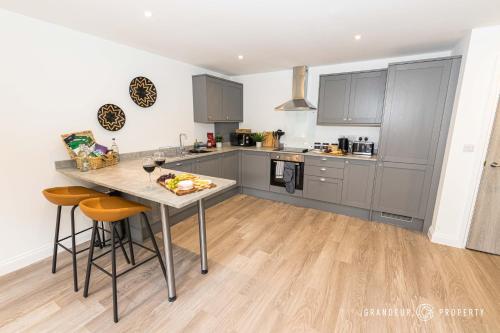 Kitchen, HIDEAWAY by BOURNECOAST - A Stylish Apartment with a Balcony, SEA GLIMPSES and Parking - Just 10 Min in East Southbourne and Tuckton