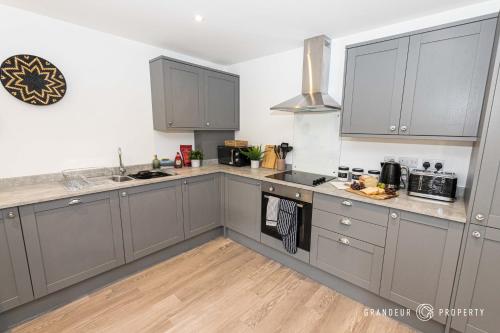 Kitchen, HIDEAWAY by BOURNECOAST - A Stylish Apartment with a Balcony, SEA GLIMPSES and Parking - Just 10 Min in East Southbourne and Tuckton
