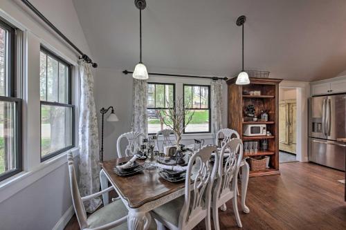 Big Cedar Lake House Views, 100 Ft to Water! in Hartford, USA
