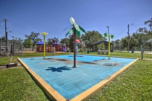 Cloud 9 On The Coast Less Than 1 Mi to Beach!