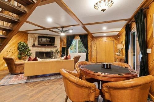 Serene Blue Jay Getaway - Hot Tub & Outdoor Living home - image 4