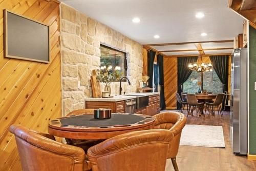 Serene Blue Jay Getaway - Hot Tub & Outdoor Living home - image 7