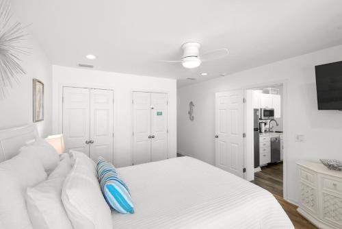 Continental #322 Feelin' Beachy by RealJoy Vacations - main image