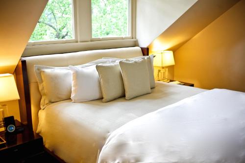 Stonehurst Place Bed & Breakfast Room Type - Deluxe King Suite