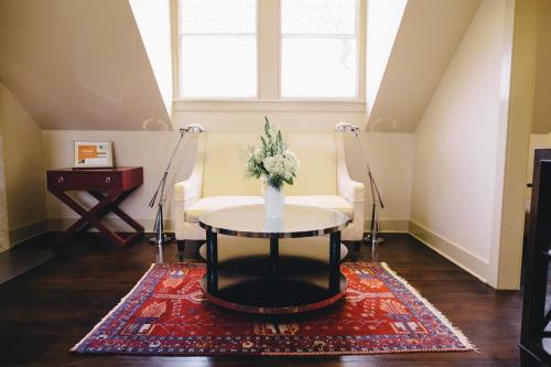 Deluxe King Suite image 2
