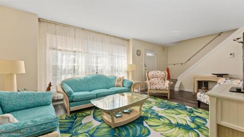 VI121 Edna Avenue