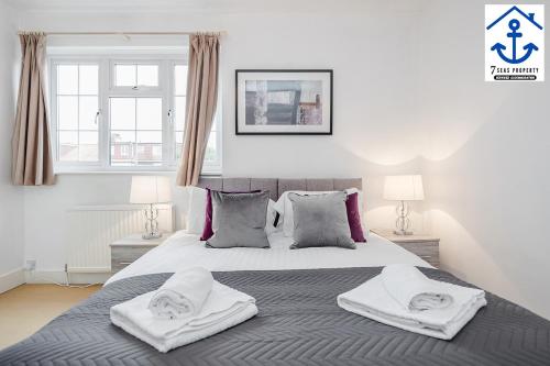Luxury Town House Windsor with Garden and Parking