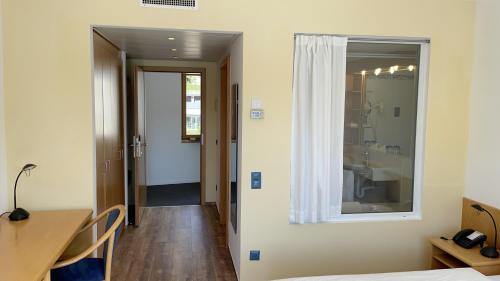 Tresa Bay Hotel - image 3